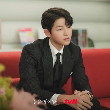 Song Joong Ki Ungkap Penantian Reuni dengan Kim Soo Hyun di 'Queen of Tears'