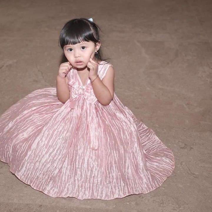 <p>Setelah menikah dengan Atta Halilintar, Aurel Hermansyah dikaruniai dua orang putri. Mereka adalah Ameena Hana Nur Atta dan Azura Humaira Nur Atta. (Foto: Instagram: @ameenaatta)</p>