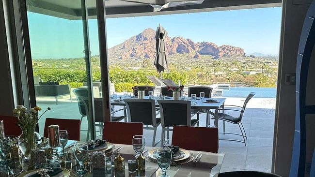 Intip 5 Potret Rumah Pesohor Indonesia di Luar Negeri, Punya Farah Quinn Ada Pemandangan Gunung!