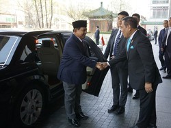 Mobil Mewah China yang Ditumpangi Prabowo di Beijing