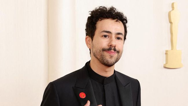 Ramy Youssef serukan kemerdekaan rakyat Palestina saat bermonolog di program Saturday Night Live (SNL) edisi Sabtu (30/3).