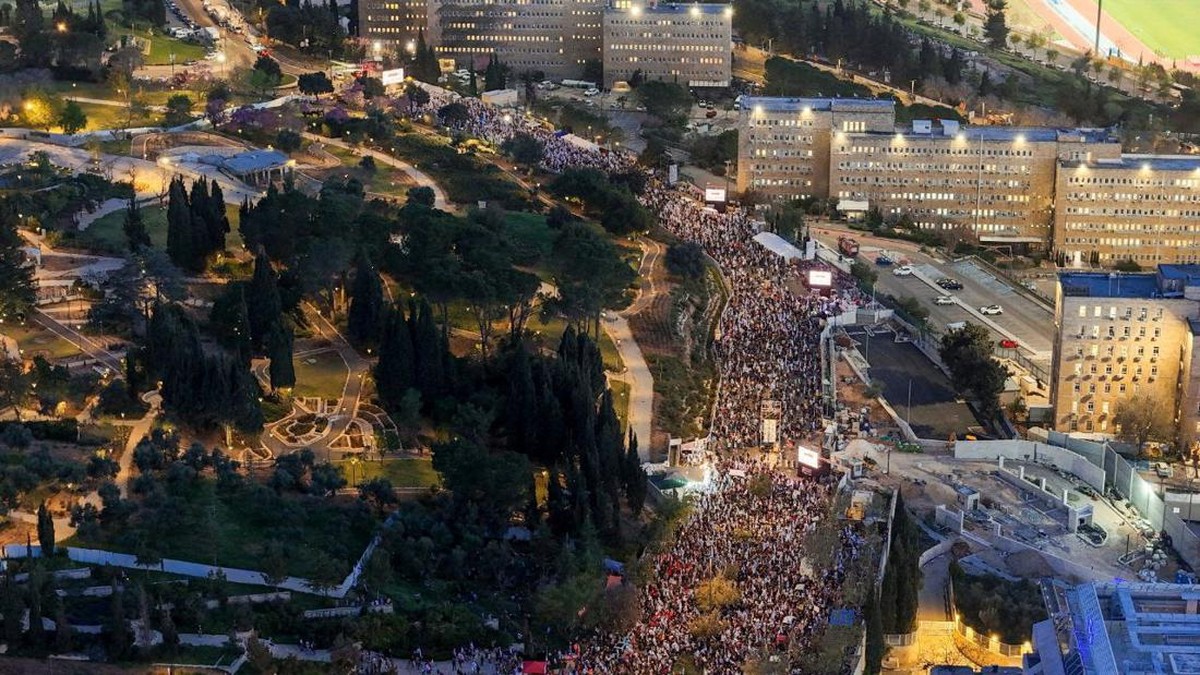 FOTO: Ribuan Demonstran Israel Tuntut Netanyahu Segera Lengser