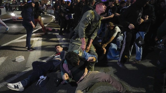 FOTO: Ribuan Demonstran Israel Tuntut Netanyahu Segera Lengser