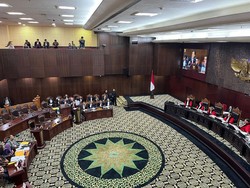 Kubu AMIN Vs Tim Prabowo Debat Panas di Sidang Pilpres, Ketua MK Menengahi