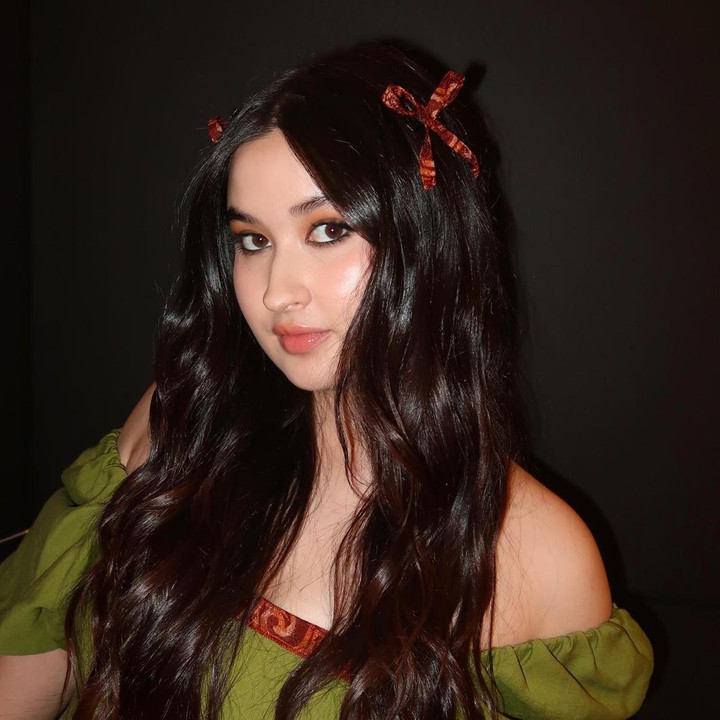 <p>Stephanie Poetri pernah mengikuti ajang pencarian bakat <em>Indonesian Idol Junior</em> 2014. Ia juga sudah menulis lagu bersama ibunda pada 2015. Lagu tersebut diberi judul <em>Appreciate.</em> (Foto: Instagram @stephaniepoetri)</p>