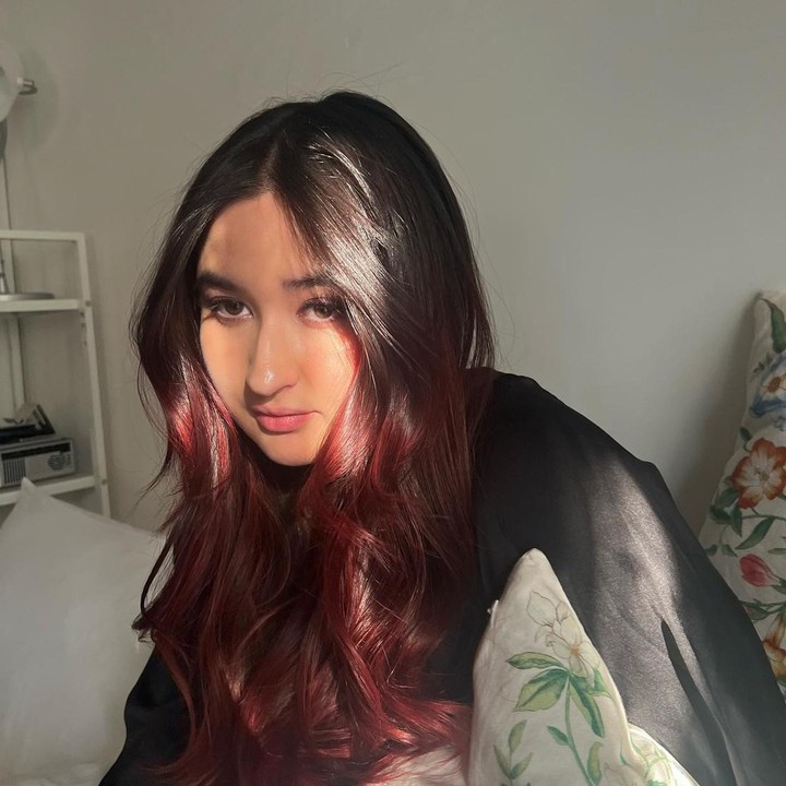 <p>Memilki darah campuran Indonesia-Amerika Serikat, Stephanie Poetri tumbuh menjadi perempuan berparas jelita. Kecantikan dari ibunda terlihat menurun pada wajahnya, ya? (Foto: Instagram @stephaniepoetri)</p>