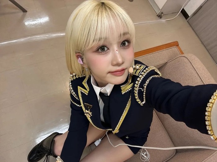 Tren makeup di dunia KPop terbesar saat ini adalah dengan menambah glitter seperti Hikaru. Ia menunjukkan bagaimana permata dan kilau membuat penampilannya terlihat spektakuler dan mencolok di musim semi ini./ Foto: Instagram/official.kep1er