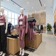 Gerai Pertama Alo Yoga Indonesia ada di Senayan City