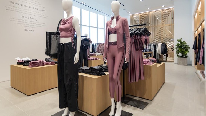 Gerai Pertama Alo Yoga Indonesia ada di Senayan City