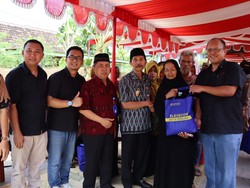 Blesscon & Pemkab Sragen Bagikan Ratusan Paket Sembako untuk Warga