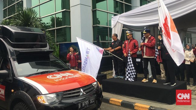 CNN Indonesia melepas tim yang bertugas dalam liputan arus mudik dan arus balik Lebaran 2024, Selasa (2/4).