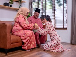 Perintah Berbakti Pada Orang Tua dalam Surat Luqman Ayat 14