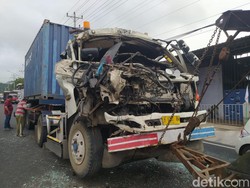 Kecelakaan  2 Truk dan 1 Mobil di Secang Magelang, Korban Dilarikan ke RSJ