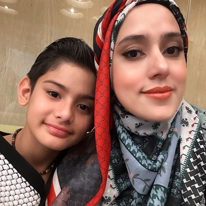 <p>Di usianya yang baru menginjak 12 tahun, Faaz sangat gemar membaca Al-Qur'an. Ia bahkan berhasil menghafal dua juz, yakni juz 30 dan juz 29. (Foto: Instagram: @fairuzarafiq)</p>