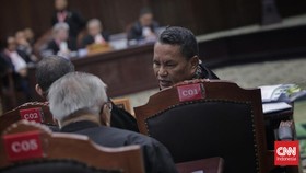 Pengacara Hotman Paris meminta maaf setelah menyeret Presiden Prabowo saat membela kliennya eks Jampidsus Febrie yang terjerat kasus TPPU.