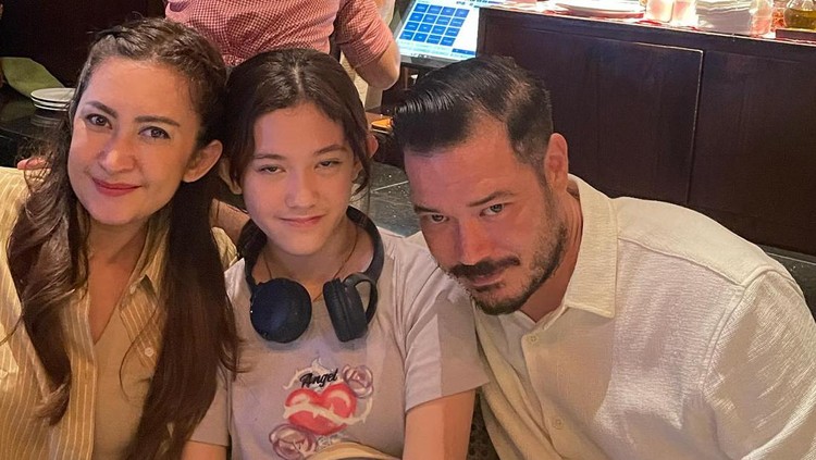 Mikhaela Lee Juwono anak Nafa Urbach dan Zack Lee