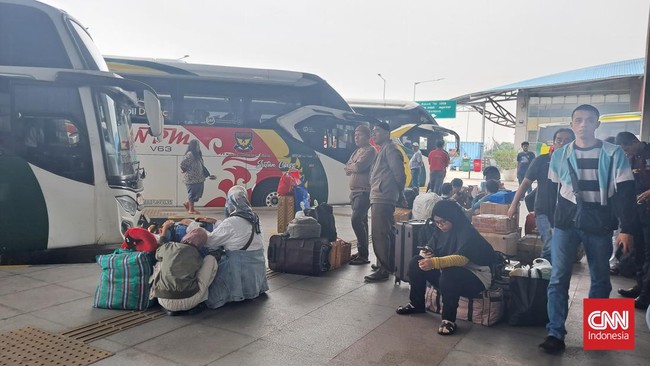 Arus Mudik Meningkat H-8 Lebaran di Terminal Pulo Gebang Menjelang Puncak Arus Mudik