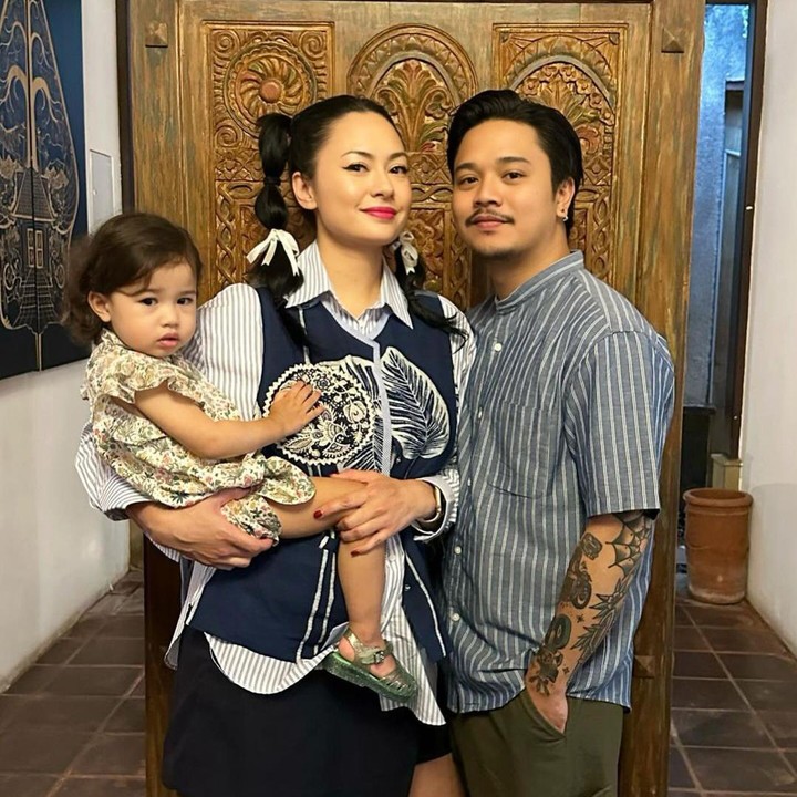 <p>Putri Derby Romero, Millicent Mae Bea Nainggolan, memiliki paras cantik nan menawan, Bunda. Wajah blasterannya ini ia dapatkan dari sang Bunda yang memiliki darah Inggris dan Bandung. (Foto: Instagram: @derbyromero)</p>