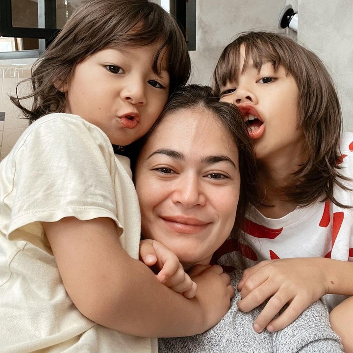 <p>Sabai Dieter menikah dengan Ringgo Agus pada 2015 dan dikaruniai 2 orang putra tampan. Anak-anak yang diberi nama Bjorka Dieter Morscheck dan Curtis Ziggy Mars Morscheck ini memiliki wajah blasteran karena sang Bunda berdarah Jerman dan Minang. (Foto: Instagram: @sabaidieter)</p>