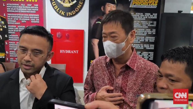 Pengacara Robert Bonosusatya membantah kliennya kembali diperiksa penyidik Kejagung soal dugaan korupsi timah hari ini (3/4).