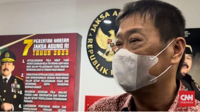 KPK Sita Banyak Uang dari Rumah Pengusaha Robert Bonosasutya KPK menggeledah rumah pengusaha Robert Bonosusatya terkait kasus gratifikasi mantan Bupati Kutai Kartanegara, Rita Widyasari.