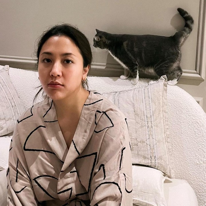 <p>Sherina bercerita, ia mengalami sakit punggung pada Maret 17 lalu. "Salah satu hari ter-gak santai punggungnya. Setelah aktif-aktifnya olahraga, sebulan Maret ini mesti banyak rest karena gabungan encok dari <em>scoliosis, bulging disc</em> - saraf kejepit," ujarnya. (Foto: Instagram @sherinamunaf)</p>