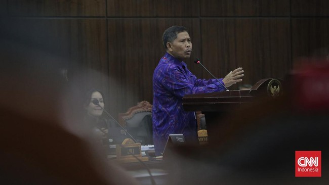 Mantan KPU menyatakan KPU tak bisa tolak surat keternagan penyetaraan pendidikan Gibran untuk Pilpres 2024, namun harus memverifiksi keabsahannya.