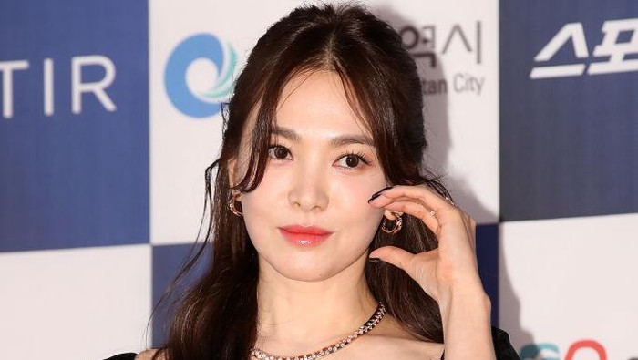 Film Terbaru Song Hye Kyo 'The Priests 2: The Nuns' Resmi Dikonfirmasi Tayang Januari 2025