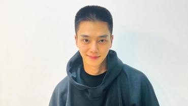 img-title Tampil Cepak, Song Kang Pamer Foto Sebelum Jalani Wamil