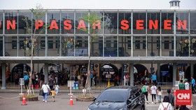 Arus Lalu Lintas Lancar Meski Padat Pemudik di Stasiun Pasar Senen