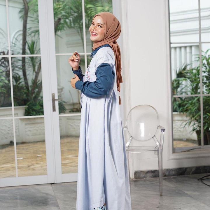<p>Bunda masih ingat penyanyi Terry yang sempat populer di tahun 2006 dengan lagu hits Janji Manismu? Lama tak terdengar, Terry ternyata masih aktif bermusik dengan nama panggung barunya, Terry Shahab. (Foto: Instagram @missterryous_shahab)</p>