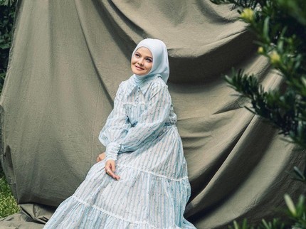 Jarang Tersorot usai Hijrah, Intip 7 Potret Penyanyi Terry yang Awet Muda