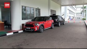 VIDEO: Penyidik Sita Mobil Rolls-Royce Dan Mini Cooper Harvey Moeis