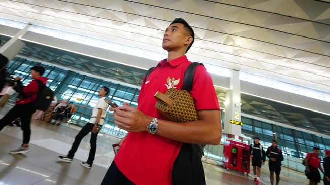 8 Pemain Timnas Indonesia Terbang ke Arab Saudi Sebanyak 8 pemain Timnas Indonesia yang bermain di Super League berangkat menuju Jeddah, Arab Saudi, untuk menjalani babak 4 Kualifikasi Piala Dunia 2026.