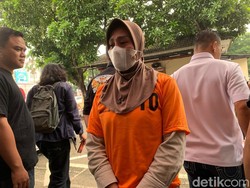 Siang Bolong Mencekam saat Wanita Berpedang Bunuh Orang di Tangerang