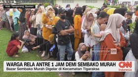 VIDEO: Warga Rela Antre 1 Jam Demi Sembako Murah