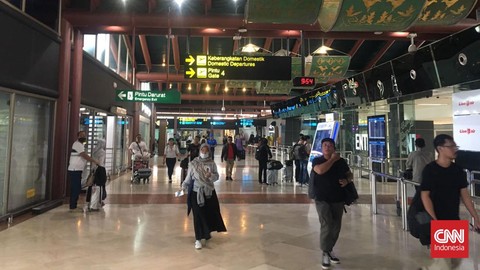 bandara-soekarno-hatta-mulai-dipadati-penumpang_169 bandara-soekarno-hatta-mulai-dipadati-penumpang_169
