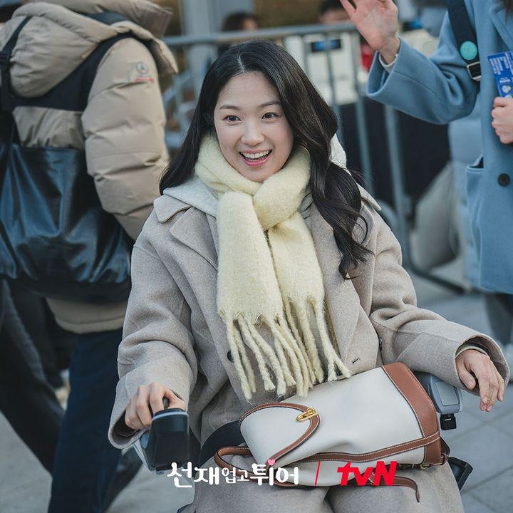 <p>Drama <em>Lovely Runner</em> akan segera tayang pada hari Senin, 8 April 2024. Bunda bisa menyaksikan drama ini di platform streaming VIU setiap Senin dan Selasa malam, serta di Vidio tiap Selasa dan Rabu siang hari. (Foto: Instagram @tvn_drama)</p>