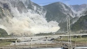 Penampakan Bukit Longsor hingga Jalan Amblas Imbas Gempa M 7,7 Taiwan