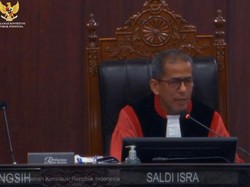 Teguran Hakim MK Saldi Isra ke Hotman Paris yang Sebut Sirekap Tak Penting