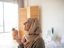 7 Cara Menenangkan Hati dan Pikiran Saat Gelisah