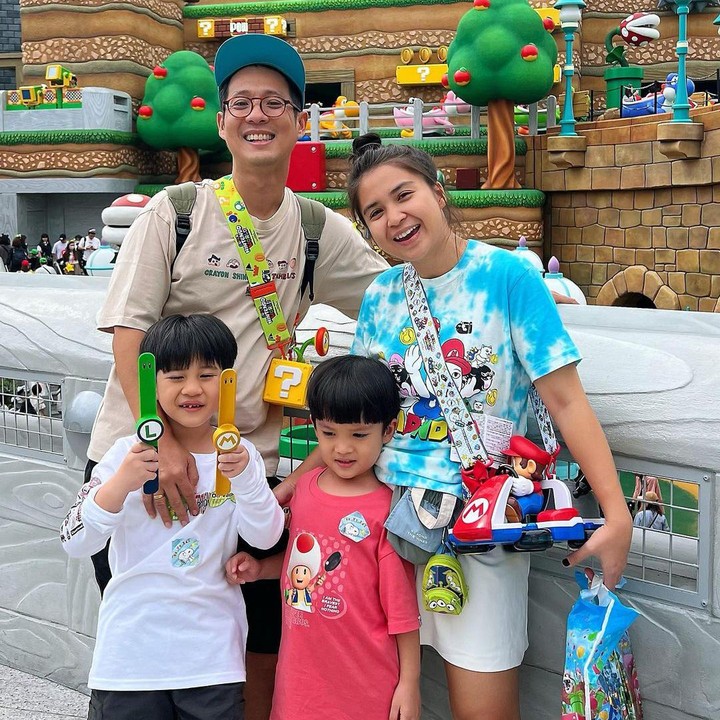 <p>Aktris cantik Putri Titian menikah dengan Junior Liem pada tahun 2016. Kini, keduanya tengah menikmati perannya sebagai orang tua dari dua orang anak. (Foto: Instagram: @putrititian)</p>