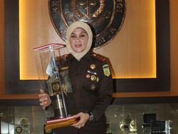 Sosok dan Sepak Terjang Mia Amiati Selama Memimpin Kejati Jatim