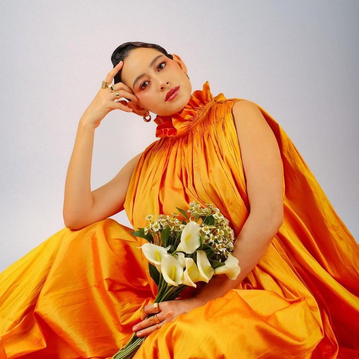 <p>Dalam unggahannya tersebut, pemain film Pohon Terkenal ini menulis tentang harapannya untuk calon anaknya. Laura berharap bahwa sang anak kelak tidak akan pernah lupa budaya dan asalnya, yaitu Pulau Dewata alias tanah Bali. (Foto: Instagram @laura_theux).</p>