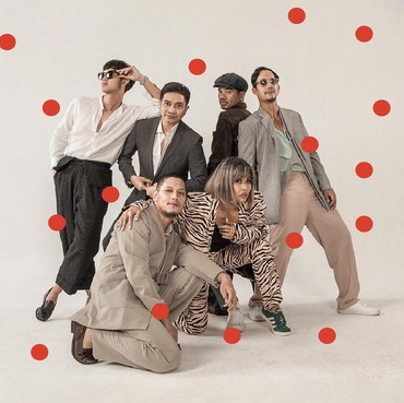 Lirik Lagu Dekat - MALIQ & D'Essentials