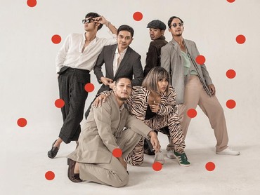 Lirik Lagu Dekat - MALIQ & D'Essentials