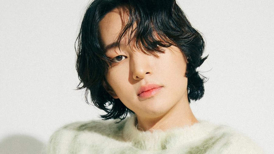 Onew SHINee Foto profil terbaru Onew SHINee dirilis manajemen GRIFFIN Entertainment.
