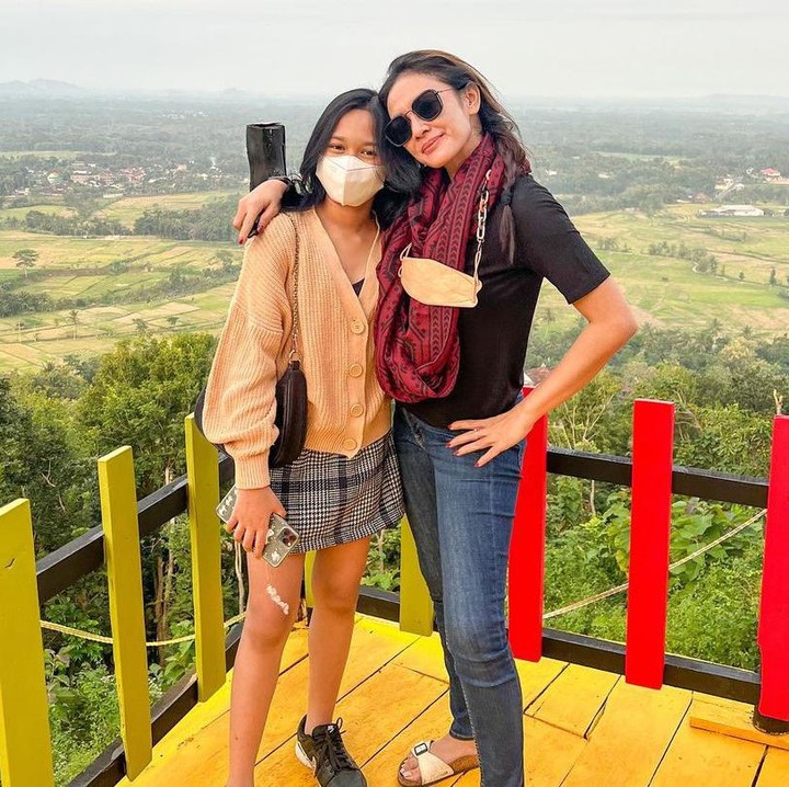 <p>Masayu melahirkan seorang anak perempuan pada 19 Oktober 2009. Gadis cantik ini pun diberi nama Sammara Anaya Amandar. (Foto: Instagram: @masayuanastasia)</p>