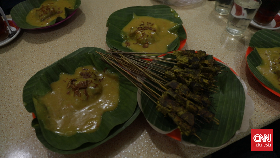 Melahap Tusuk Demi Tusuk Sate Danguang Danguang di Payakumbuh