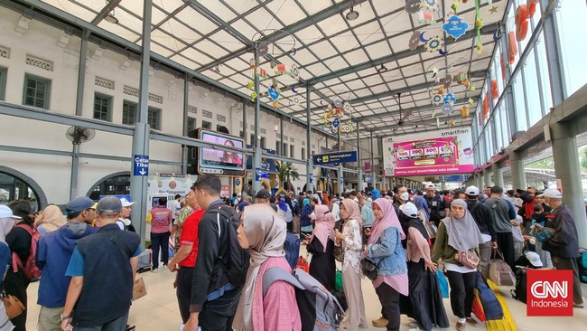 Jelang Lebaran, Lonjakan Penumpang di Stasiun Pasar Senen Tembus 26.000 Jiwa